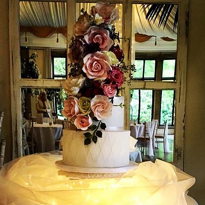 Floating wedding cake - Cake by The Anticipation