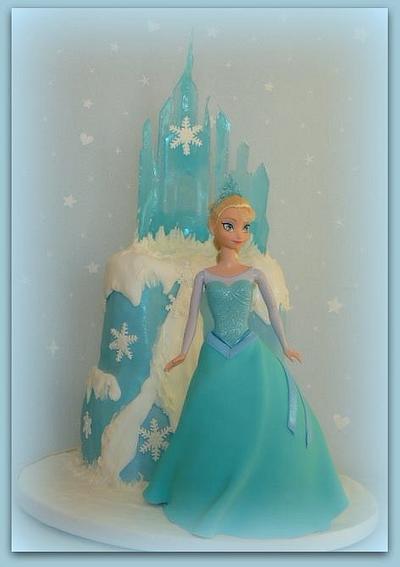 Elsa and her castle - Cake by Silvia Caeiro Cakes