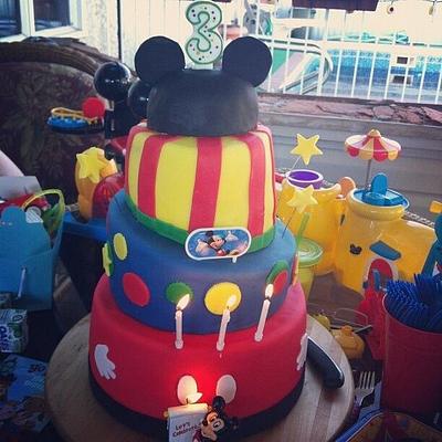 Mickey Mouse cake - Cake by Nicolle Casanova
