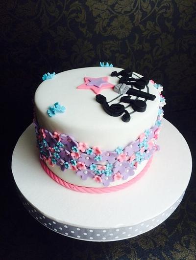 violetta Cake - Cake by Nurisscupcakes