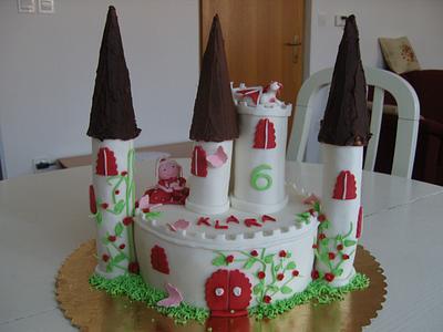castle - Cake by kvarkadabra