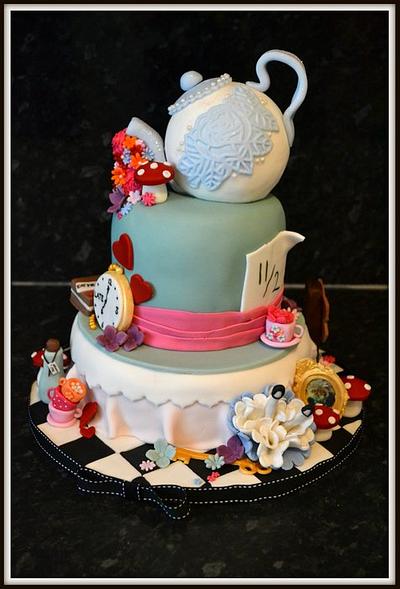 Alice In Wonderland & The Mad Hatters Hat! - Cake by Caroline Gregory