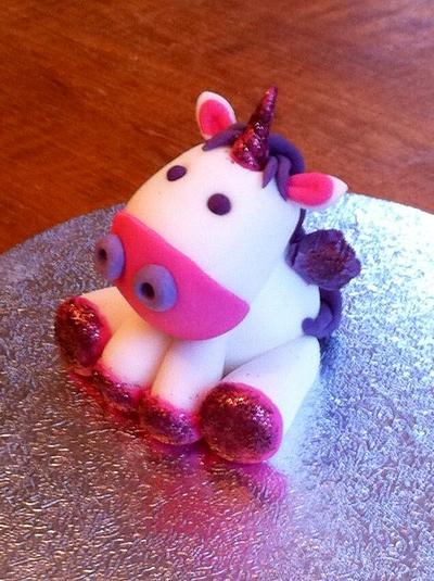 Unicorn cake topper - Cake by Cakeadoodledee