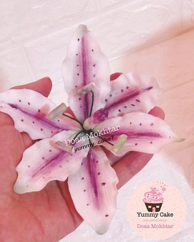 Gumpaste lily flower - Cake by Doaa Mokhtar