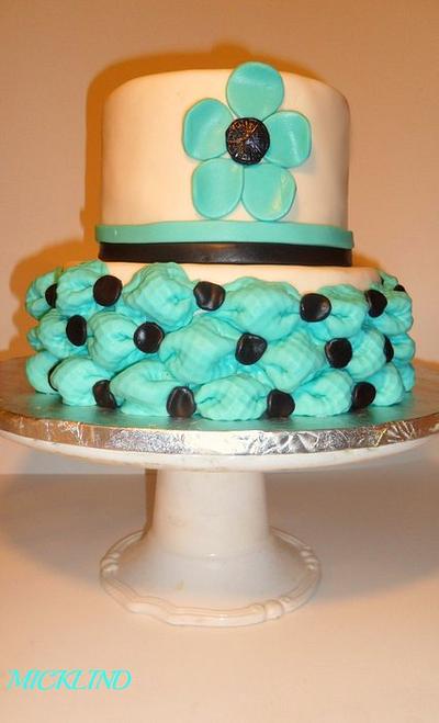 A CHIC BIRTHDAY CAKE - Cake by Linda