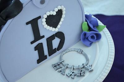 One Direction Purse - Cake by ilovebc2