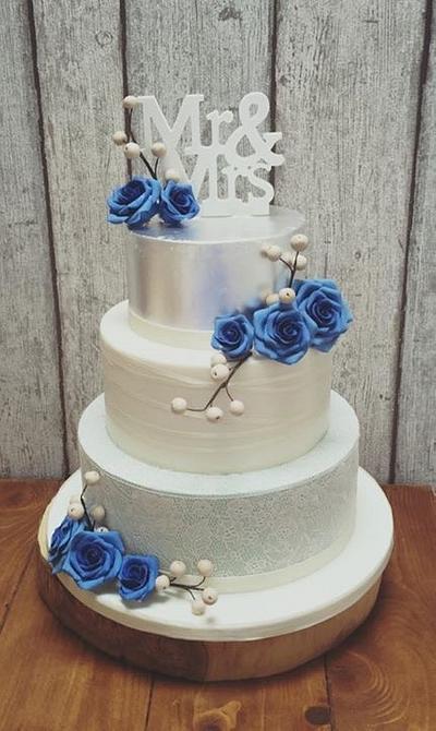 Silver and blue weddingcake - Cake by Nancy Hoogendoorn