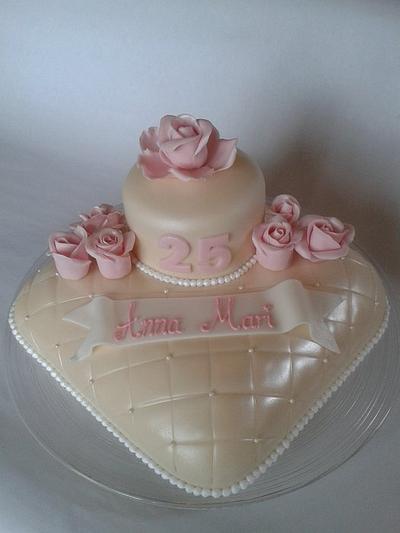 Pillow cake with roses and pearls - Cake by Silje