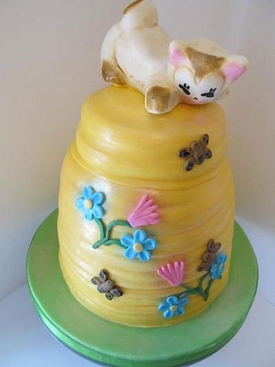 Cat & Beehive Cookie jar cake - Cake by Denise Frenette 
