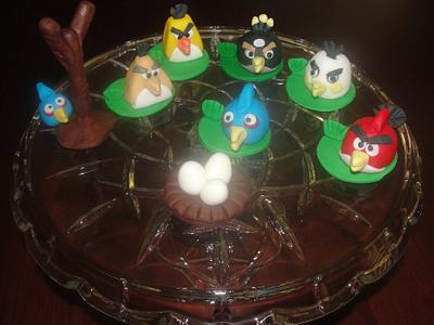 Angry birds Cake topper - Cake by Cakes and Beyond by Naheed