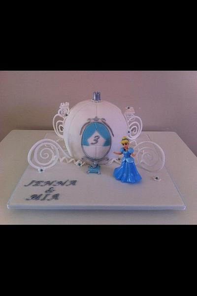 Cinderella coach - Cake by Kat Pescud