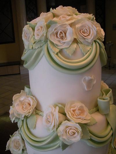 Ivory and green wedding cake - Cake by SweetMamaMilano