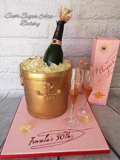 Champagne lover - Cake by Sue's Sugar Art Bakery 