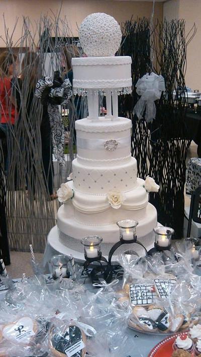 White wedding - Cake by Crystal seaman