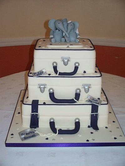 Suitcase wedding cake - Cake by Fiona