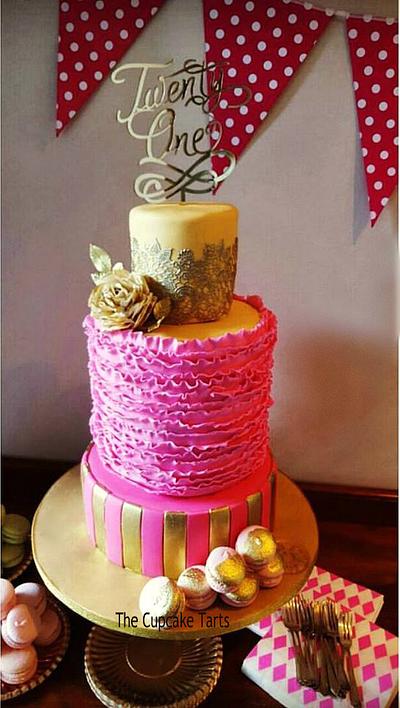 Aimee's 21st - Cake by The Cupcake Tarts