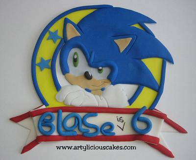 "Sonic" logo - Cake by iriene wang
