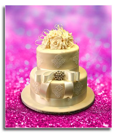 Ivory cake with damask pattern - Cake by The House of Cakes Dubai
