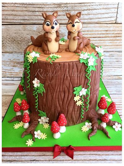 Squirrel treestump cake - Cake by Madelyn