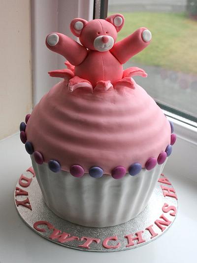 Teddy Bear Giant Cupcake - Cake by Sweet_Tooth