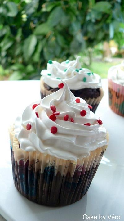 Choco cupcakes with Vanilla cloud - Cake by Véronique Bervas