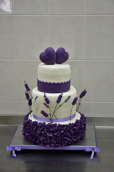 Wedding cake lavander - Cake by Power Of Sugar