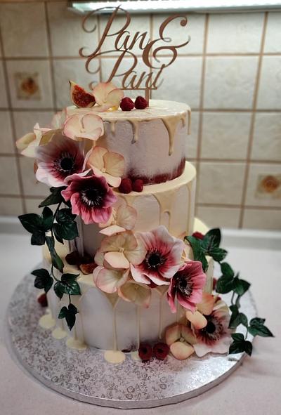 Wedding flowers - Cake by Majka Maruška