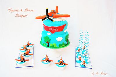 PLANES - Disney - Cake by Ana Remígio - CUPCAKES & DREAMS Portugal