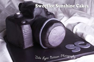 Camera Cake - Cake by Sweetsuncakes