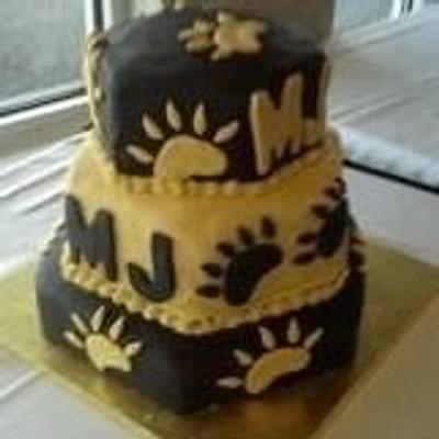 Black and gold - Cake by John Flannery