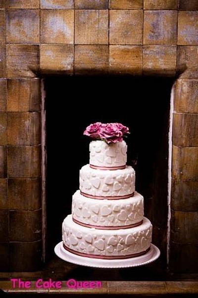 Hearts and roses wedding cake - Cake by Mariana