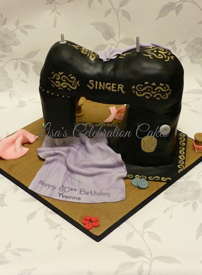 Singer Sewing Machine - Cake by lisasbespokecakes