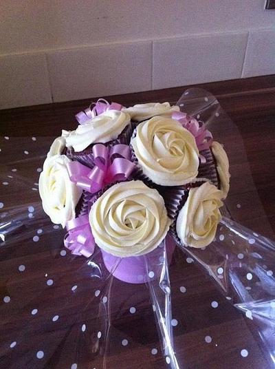 Mothers day cupcake bouquet - Cake by CakeMeHappy15