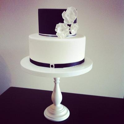Black and white wedding cake - Cake by roubycakes
