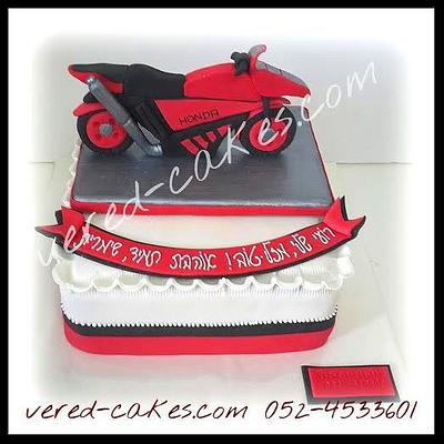 A red motorcycle cake - Cake by veredcakes