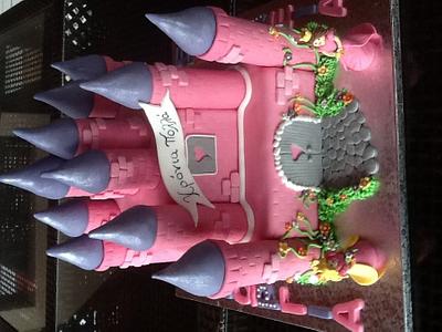 Princess castle cake  - Cake by JulianasCakerie