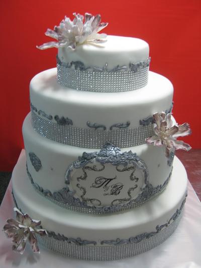 wedding cake with crystals - Cake by Martina Bikovska 