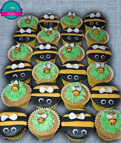 Bumble bee cupcakes - Cake by Deb-beesdelights
