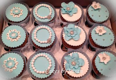 Tiffany themed bridal cupcakes - Cake by Skmaestas