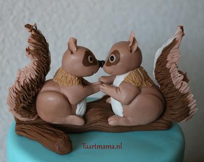 Winter weddingcake with Chipmunks \ Squirrels - Cake by Taartmama