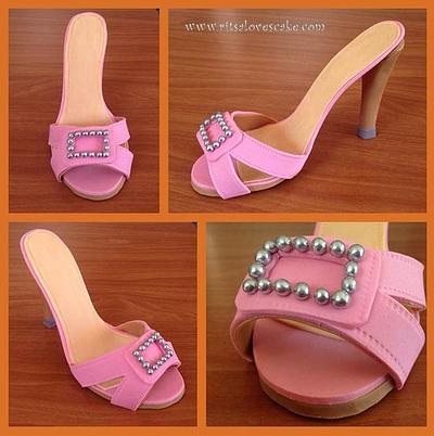 Gumpaste pink shoe - Cake by Ritsa Demetriadou