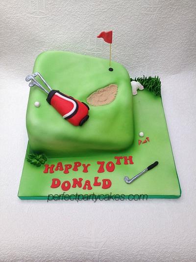 Golf cake  - Cake by Perfect Party Cakes (Sharon Ward)