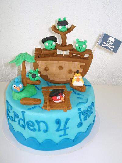 Angry birds pirate pig attack - Cake by Biby's Bakery