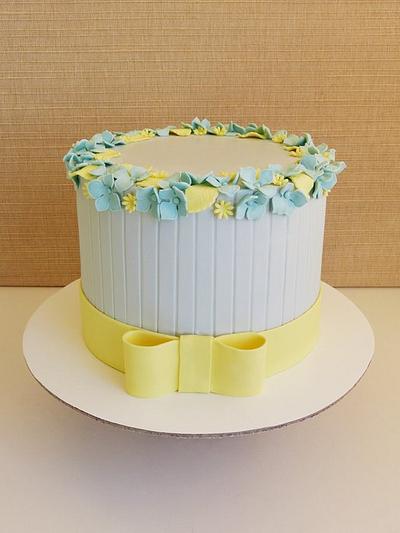 Flowers and bow - Cake by Margarida Abecassis