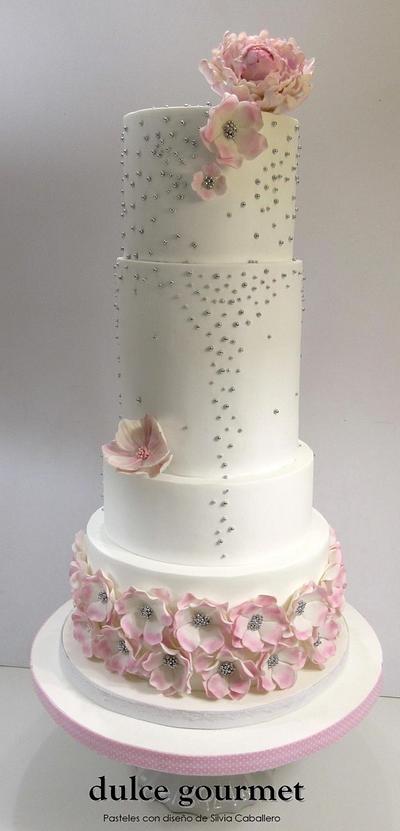 Flowers and pearls - Cake by Silvia Caballero