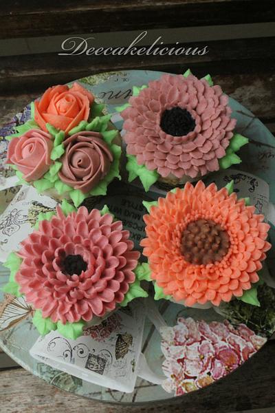 Floral Cupcakes - Cake by Deepa Shiva - Deecakelicious