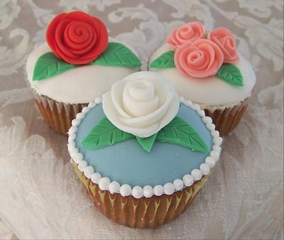 Rose cupcakes - Cake by Sugar Me Cupcakes