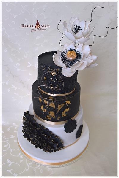 Elegant black & white - Cake by Tortolandia