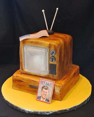 Retro TV - Cake by Karen