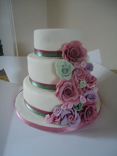 Vintage rose wedding cake - Cake by Brooke